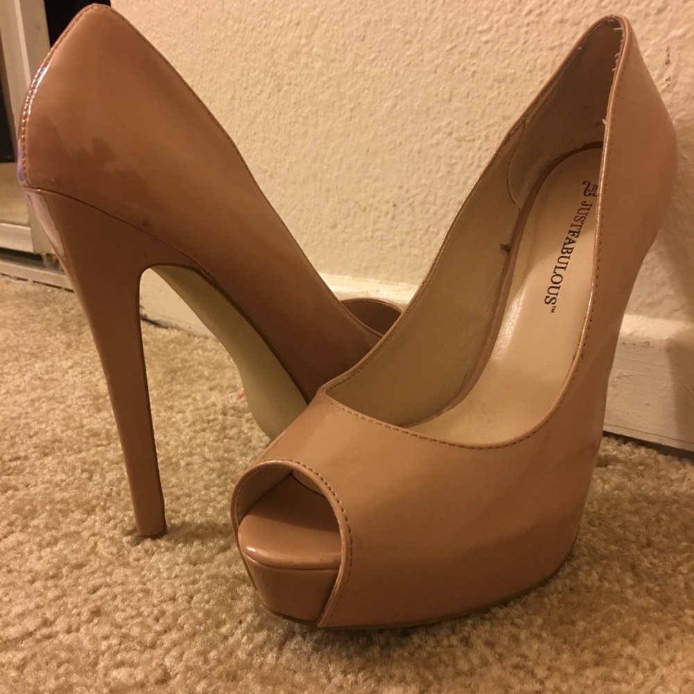 Nude open toes pumps